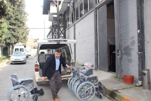 Müge Anlı Tekerlekli Sandalye Bağışı  