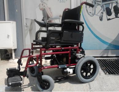 Akülü Tekerlekli Sandalye LEO 208